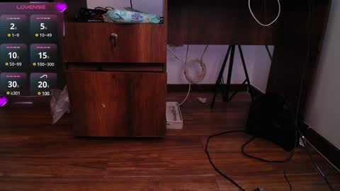 Snapshot of alexamoon__ chatting on December 7, 2024, 2:13 pm Alexa Moon online show from December 7, 2024, 2:13 pm