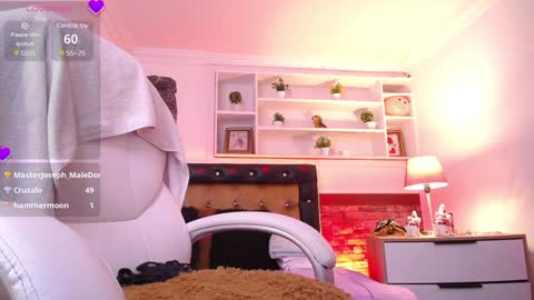 Snapshot of alexamoon__ chatting on December 14, 2024, 11:45 pm Alexa Moon online show from December 14, 2024, 11:45 pm