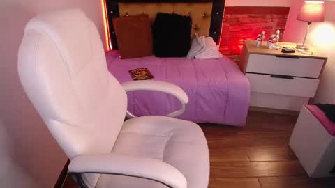 Snapshot of alexamoon__ chatting on February 27, 2025, 1:38 pm Alexa Moon online show from February 27, 2025, 1:38 pm
