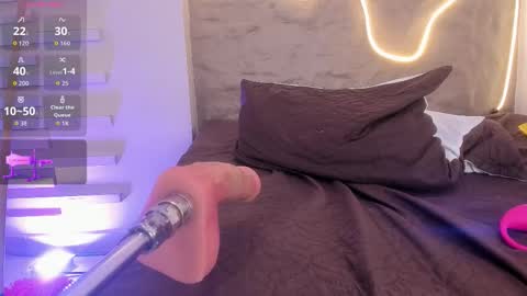 Snapshot of alexamora__ chatting on December 18, 2025, 2:23 pm C A M I L A online show from December 18, 2025, 2:23 pm