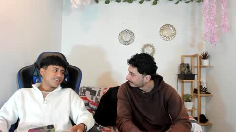 chicos hot online show from October 10, 2025, 1:32 pm