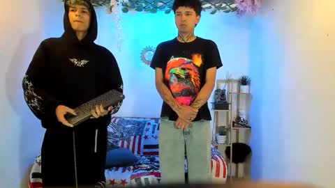 chicos hot online show from November 6, 2025, 2:18 pm