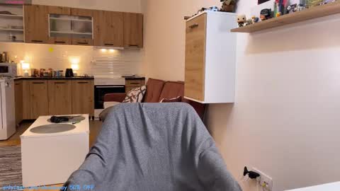           online show from November 16, 2025, 6:52 am