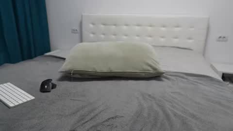 alexfit96 online show from December 16, 2025, 6:35 pm