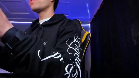 alexgiraldo__ online show from December 3, 2025, 11:52 am