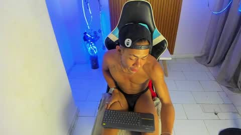 alexis_23cm online show from May 1, 2026, 11:15 am