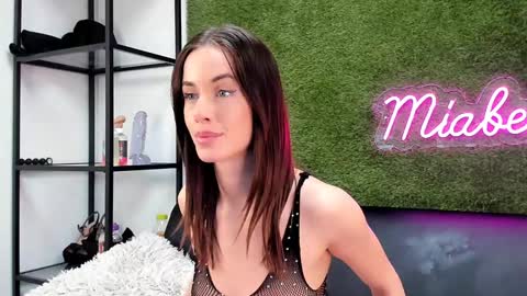 alexisbanx online show from December 15, 2024, 7:53 pm