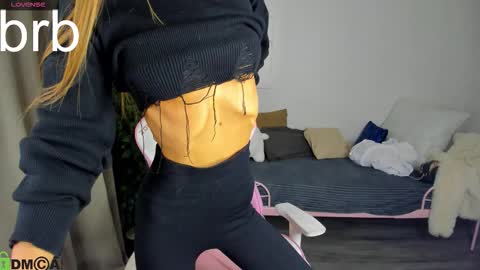 Snapshot of alexisl0ve chatting on September 29, 2025, 8:13 pm Alexis Mon Tue Wed Thu Fri 7 GMT 0100am-0700am online show from September 29, 2025, 8:13 pm