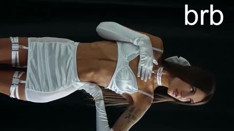 Snapshot of alexisl0ve chatting on September 30, 2025, 8:25 pm Alexis Mon Tue Wed Thu Fri 7 GMT 0100am-0700am online show from September 30, 2025, 8:25 pm