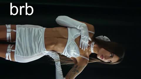 Snapshot of alexisl0ve chatting on October 2, 2025, 8:05 pm Alexis Mon Tue Wed Thu Fri 7 GMT 0100am-0700am online show from October 2, 2025, 8:05 pm