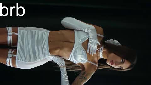 Snapshot of alexisl0ve chatting on October 13, 2025, 8:09 pm Alexis Mon Tue Wed Thu Fri 7 GMT 0100am-0700am online show from October 13, 2025, 8:09 pm