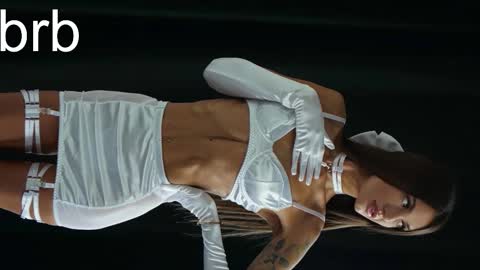 Snapshot of alexisl0ve chatting on October 14, 2025, 8:20 pm Alexis Mon Tue Wed Thu Fri 7 GMT 0100am-0700am online show from October 14, 2025, 8:20 pm