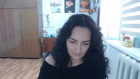 AlexisMillers online show from September 19, 2025, 9:32 am