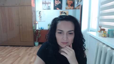 AlexisMillers online show from December 19, 2025, 1:40 pm