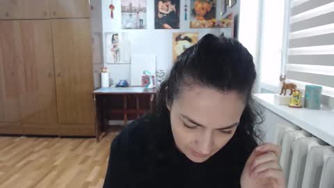 AlexisMillers online show from April 7, 2026, 9:54 am