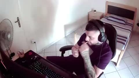 alexthepro00 online show from July 16, 2026, 7:14 am