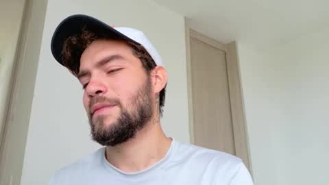 Snapshot of alextwunkk chatting on February 25, 2026, 7:01 pm Alex online show from February 25, 2026, 7:01 pm