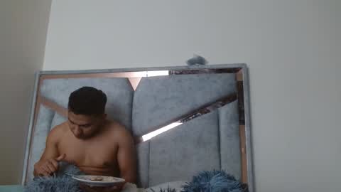 Snapshot of alexvsluisa chatting on November 10, 2025, 4:17 pm alex y luisa online show from November 10, 2025, 4:17 pm