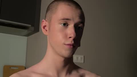 Snapshot of alexwos chatting on January 8, 2025, 12:15 pm Alex online show from January 8, 2025, 12:15 pm