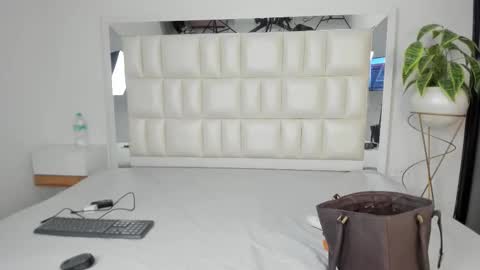 Alhana online show from December 15, 2025, 8:24 pm