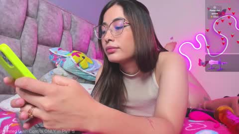 alhara_luna online show from October 8, 2025, 2:31 am