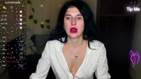 Snapshot of alianna_solo_kiss chatting on January 13, 2025, 12:24 pm Alianna online show from January 13, 2025, 12:24 pm