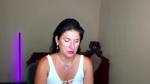 Snapshot of alianna_solo_kiss chatting on June 21, 2026, 11:35 am Alianna online show from June 21, 2026, 11:35 am