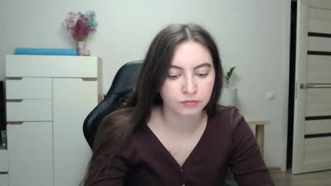 Alice online show from November 18, 2025, 5:28 pm