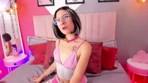 alice__moon__ online show from July 24, 2026, 9:35 pm