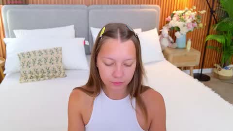 Snapshot of alice_charmy chatting on September 14, 2025, 5:17 am Alice in Wonderland online show from September 14, 2025, 5:17 am