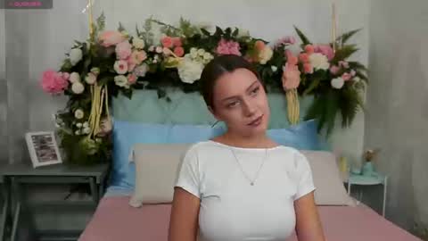 Snapshot of alice_charmy chatting on February 28, 2026, 5:14 pm Alice in Wonderland online show from February 28, 2026, 5:14 pm