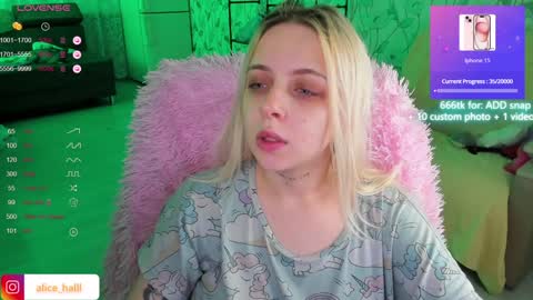 Snapshot of alice_halle chatting on December 3, 2024, 5:23 pm alice_halle online show from December 3, 2024, 5:23 pm