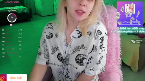 Snapshot of alice_halle chatting on December 4, 2024, 8:45 am alice_halle online show from December 4, 2024, 8:45 am