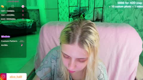 Snapshot of alice_halle chatting on December 10, 2024, 3:44 pm alice_halle online show from December 10, 2024, 3:44 pm