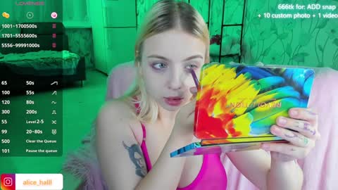 Snapshot of alice_halle chatting on December 11, 2024, 5:15 pm alice_halle online show from December 11, 2024, 5:15 pm