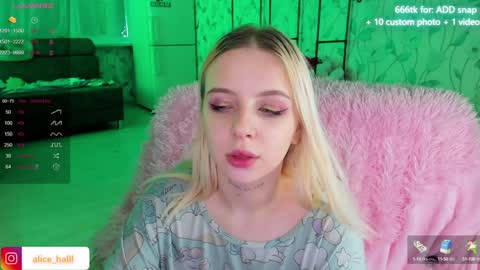 Snapshot of alice_halle chatting on December 14, 2024, 7:51 am alice_halle online show from December 14, 2024, 7:51 am