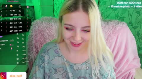 Snapshot of alice_halle chatting on December 15, 2024, 10:39 am alice_halle online show from December 15, 2024, 10:39 am