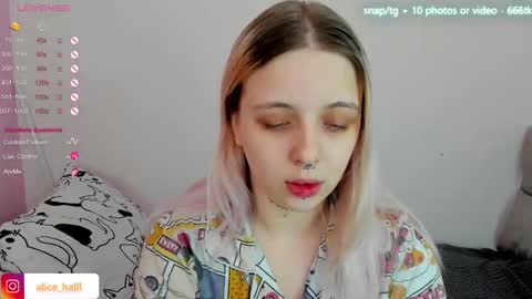 Snapshot of alice_halle chatting on February 18, 2025, 8:49 am alice_halle online show from February 18, 2025, 8:49 am