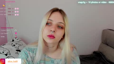 Snapshot of alice_halle chatting on February 20, 2025, 6:39 am alice_halle online show from February 20, 2025, 6:39 am
