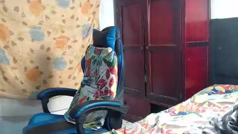 Snapshot of alice_julls chatting on July 1, 2026, 6:18 pm alice online show from July 1, 2026, 6:18 pm