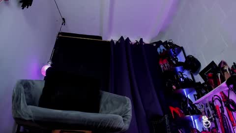 Snapshot of alice_leroy chatting on January 3, 2025, 10:29 pm Mistress Alice. online show from January 3, 2025, 10:29 pm