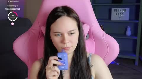 Snapshot of alice_moondark chatting on October 8, 2025, 9:01 pm Alice online show from October 8, 2025, 9:01 pm