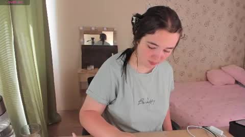Snapshot of alice_next_door_ chatting on July 2, 2026, 10:43 am Alice online show from July 2, 2026, 10:43 am