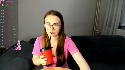 Snapshot of alice_presly chatting on December 20, 2025, 3:35 am Alice online show from December 20, 2025, 3:35 am