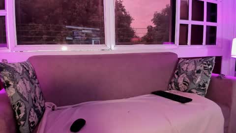 alice_simpson1 online show from September 28, 2025, 11:48 am
