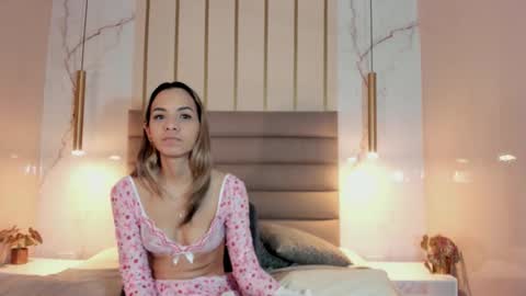 alice_simpson1 online show from October 6, 2025, 11:51 am