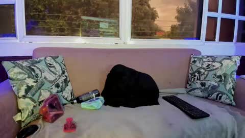 alice_simpson1 online show from October 13, 2025, 11:54 am