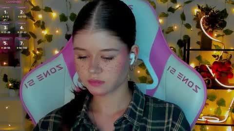 Snapshot of alice_tails chatting on February 6, 2026, 4:43 pm Alice online show from February 6, 2026, 4:43 pm