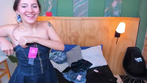 Alice and Asia online show from November 17, 2025, 7:08 pm