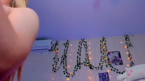 Snapshot of alicecaseyy chatting on December 1, 2024, 5:13 pm AliceCasey online show from December 1, 2024, 5:13 pm